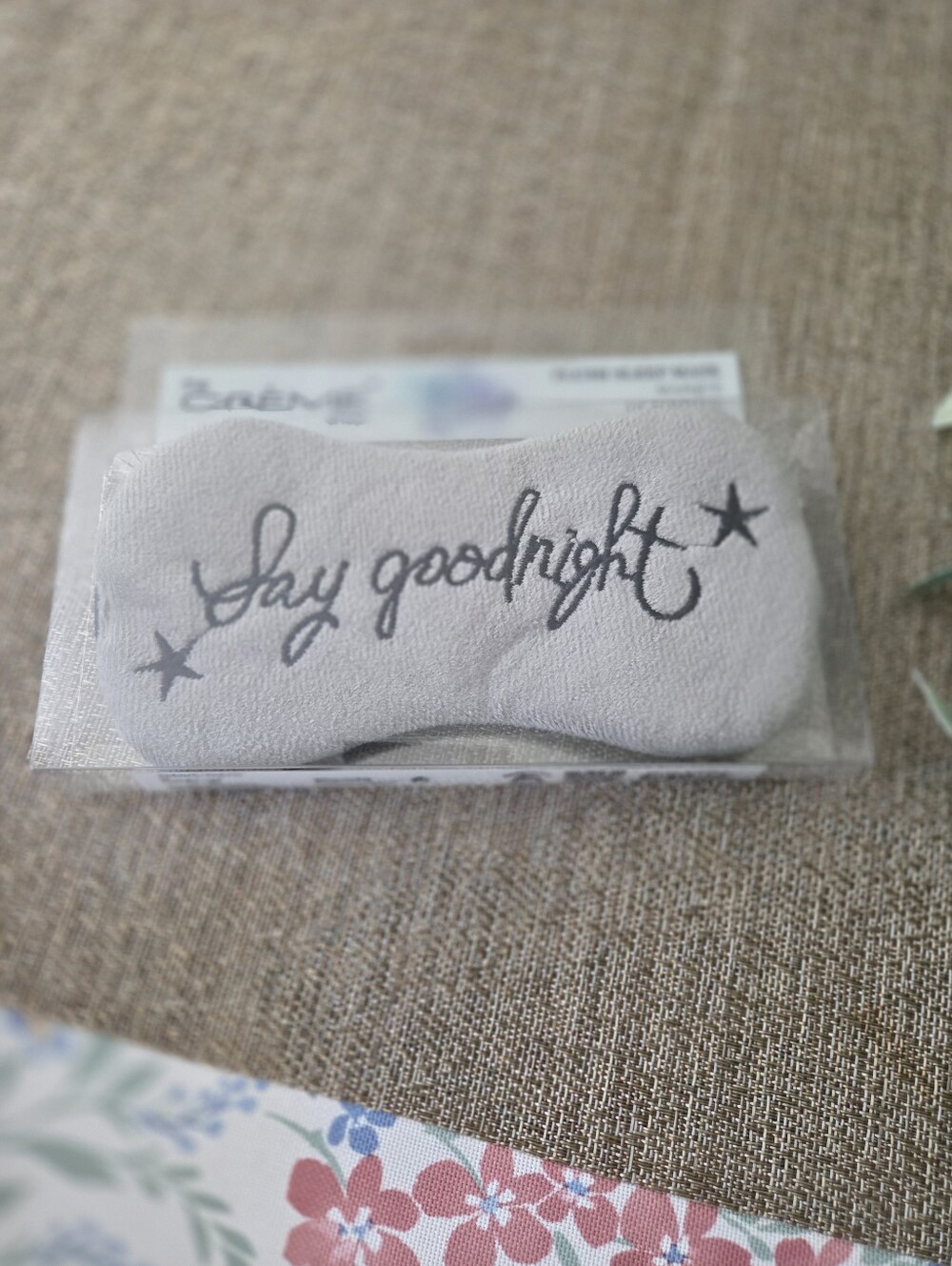 The Creme Shop Sleep Mask And Shower CapMinnie Mouse shower cap, oversized. - Picture 4 of 9